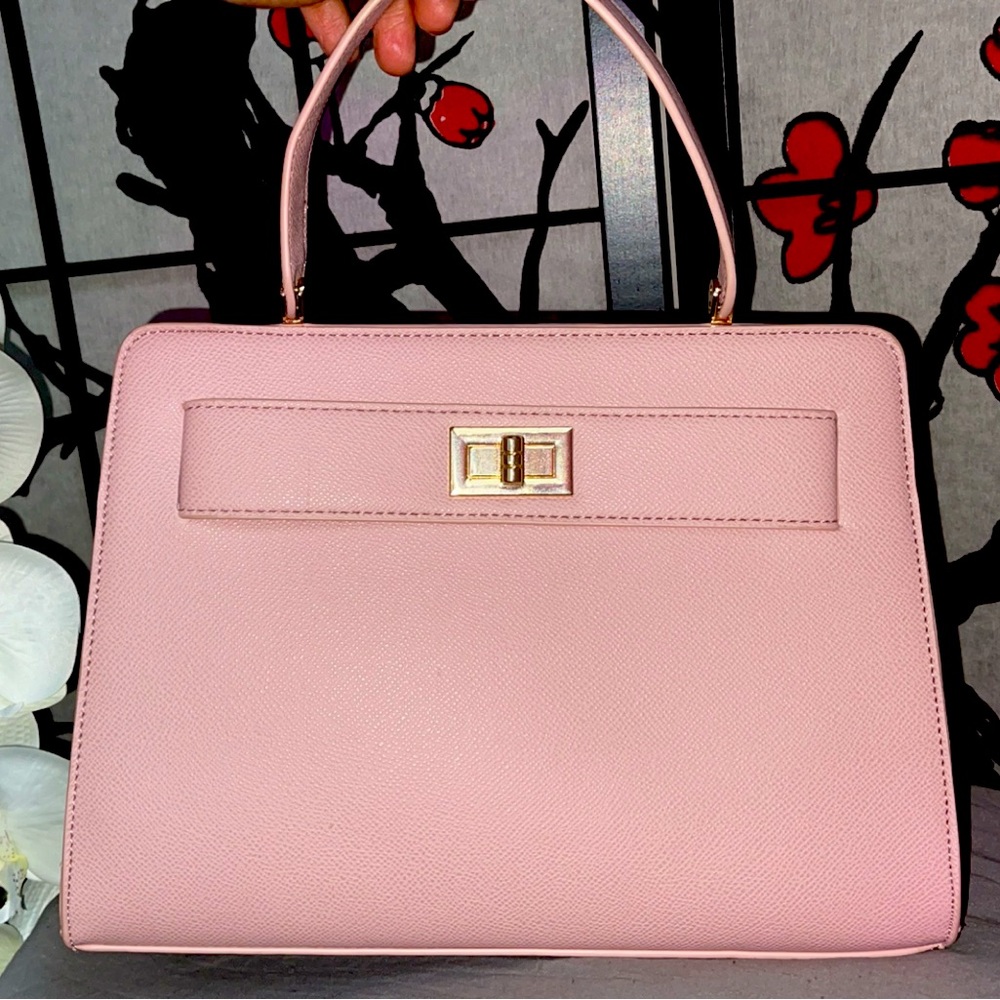 Cute purse. Never been worn. Not even once